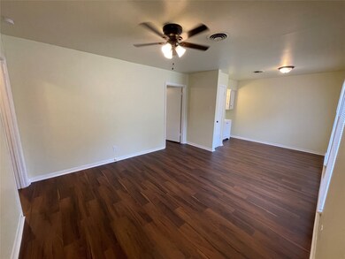 205 E Crestmont Dr, Alvin, TX 77511 - photo 3