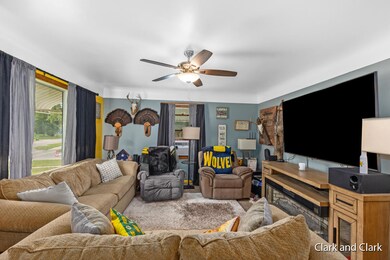 419 E Maple St, Wayland, MI 49348 - photo 5