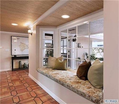 Another cozy window bay in hallway