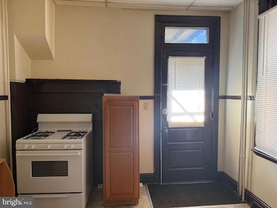 1346 W Market St unit FIRST FLOOR, York, PA 17404 - photo 3