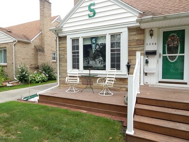 2308 Wellington Rd, Lansing, MI 48910 - photo 3