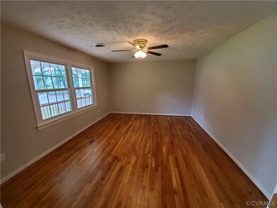 Ceiling fan, hardwoods and double glass doors if p