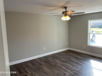 115 E Ridge Dr, Crossville, TN 38555 - photo 7