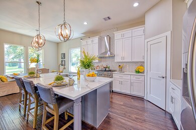 702 W 41st St, Houston, TX 77018 - photo 4