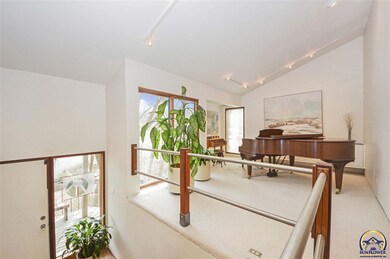 4864 SW Skyline Pkwy, Topeka, KS 66614 - photo 4