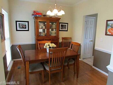 Dining Room. Formal Diningroom!