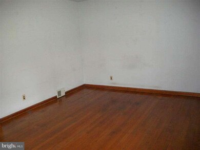 439 Lee St, Strasburg, VA 22657 - photo 2