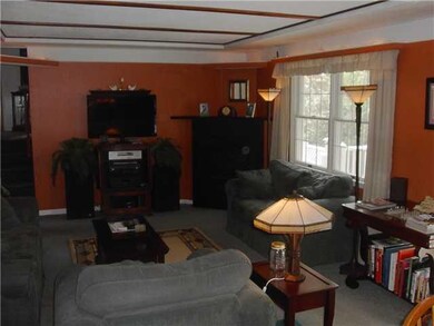 Living Room with gas flreplace