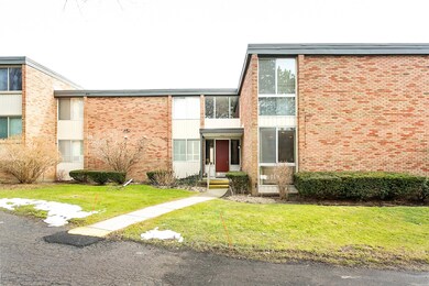 4049 W Maple Rd unit A, 102, Bloomfield Hills, MI 48301 - photo 2