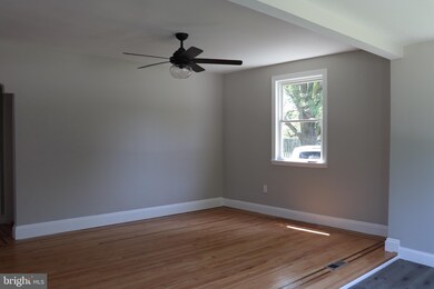 2115 Oak Rd, Sparrows Point, MD 21219 - photo 3