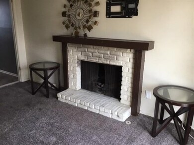 Fireplace w/gas log