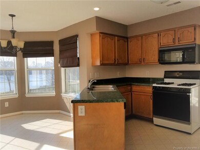 Large Kitchen w/gas cooking