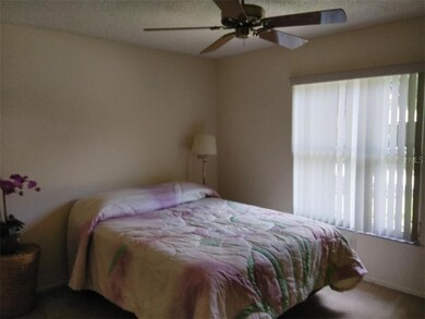 Guest room or office/ many shelves and closet spac