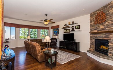 Living Room 10' Ceilings