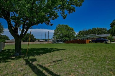 You will love this neighborhood - easy drive to shopping and dining!