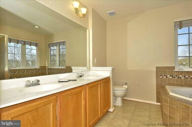 43484 Orson St, Chantilly, VA 20152 - photo 4