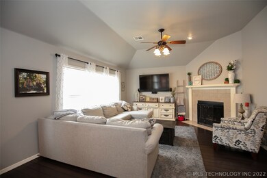 Gas Fireplace and Vaulted Ceiling