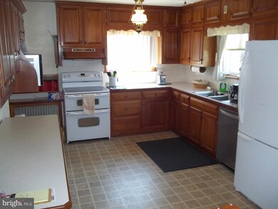 63 Patrick Ave, Littlestown, PA 17340 - photo 6