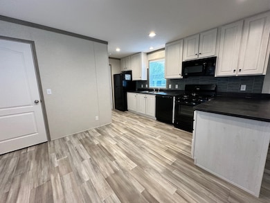 855 W Jefferson St unit 88, Grand Ledge, MI 48837 - photo 2