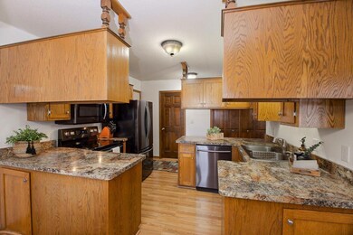 1324 1/2 13th Street Cir, Sauk Rapids, MN 56379 - photo 4