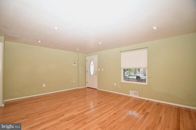 1019 Foxcroft Ln, Essex, MD 21221 - photo 6
