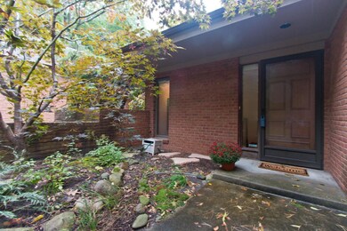 004 entrance - IMG_3040
