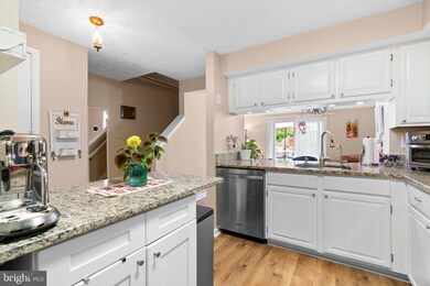 8257 Mary Lee Ln, Laurel, MD 20723 - photo 5