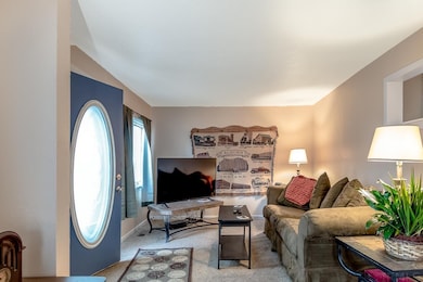 110 E 17th St, Auburn, IN 46706 - photo 2