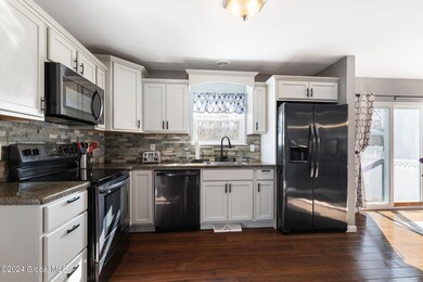 12-web-or-mls-10WynantskillRd_12