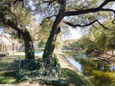 205 Granada Calle St, Granbury, TX 76049 - photo 3