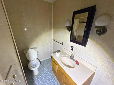 1716 Marlowe Dr, Clarksville, IN 47129 - photo 7