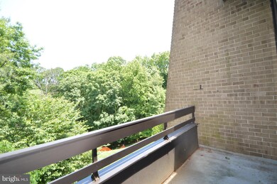 11556 Rolling Green Ct unit 300, Reston, VA 20191 - photo 6