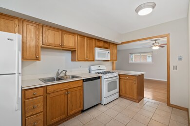 502 Byron Ct, Wheaton, IL 60187 - photo 6