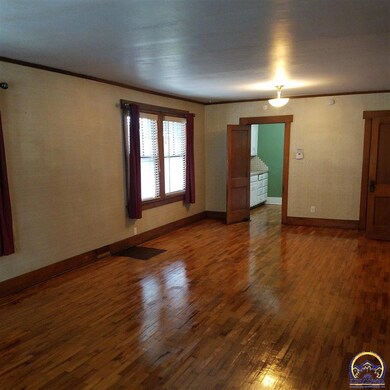 328 SW Franklin Ave, Topeka, KS 66606 - photo 2