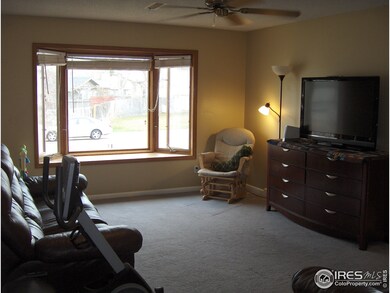 Kickout window box for extra light