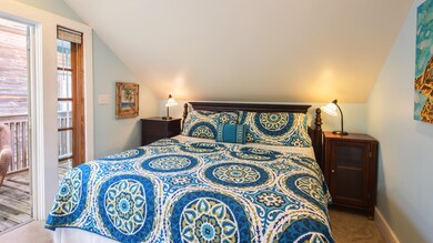 12-1025WHITEHEADunitA-16x9-masterbedroom