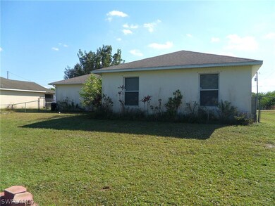 215 Blackstone Dr, Fort Myers, FL 33913 - photo 7