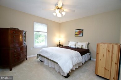 12665 Still Pond Ln, Herndon, VA 20171 - photo 4