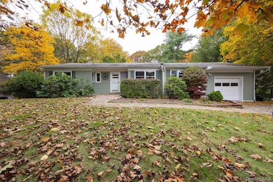 19 Timberline Dr, Poughkeepsie, NY 12603 - photo 2