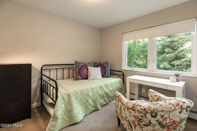 212_eagle_rd_interior_bed02