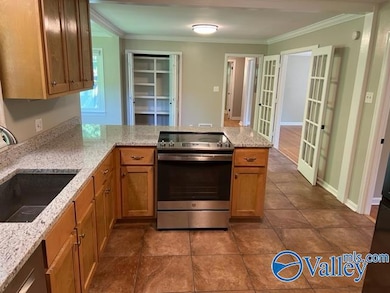 713 Giles Dr NE, Huntsville, AL 35801 - photo 5