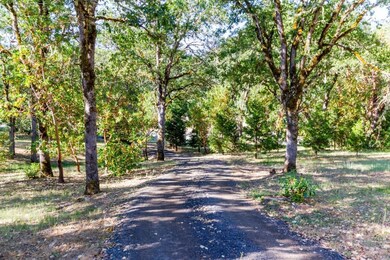 7472 Old Stage Rd, Central Point, OR 97502 - photo 4