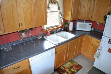 526 W Kirk St, Shawnee, OK 74801 - photo 7