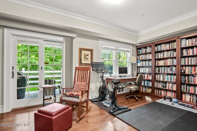 69 Riverdale Ave Unit 602-large-007-008-