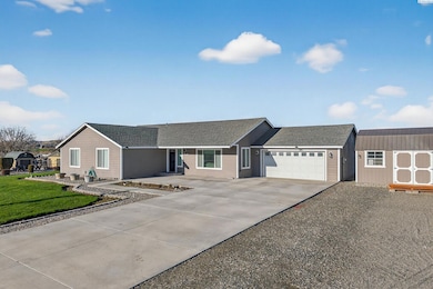 1621 Alexander Rd, Sunnyside, WA 98944 - photo 2