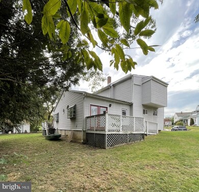 1409 Avon Ct, Halethorpe, MD 21227 - photo 3