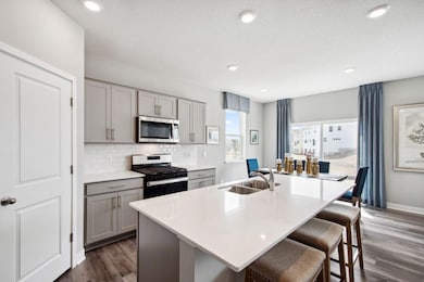 Large center island, perfect for hosting!