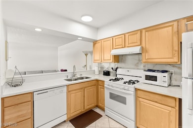 4248 Tara Ave unit 4, Las Vegas, NV 89102 - photo 2