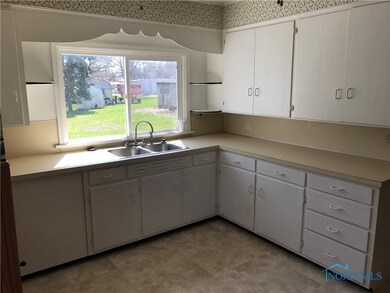 407 W Church St, West Unity, OH 43570 - photo 4