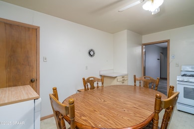 410 N Ash St, Crookston, MN 56716 - photo 7